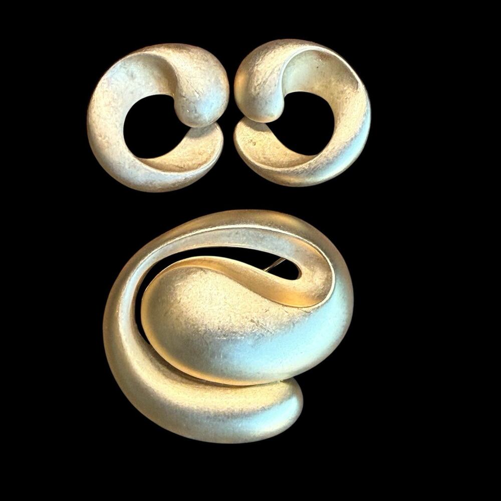 Erwin Pearl Brushed Gold Tone Brooch & Earrings Vintage Set